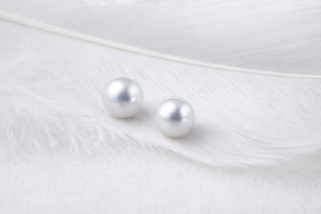 D 7-7.5mm | Lunar Halo | Stud Earrings